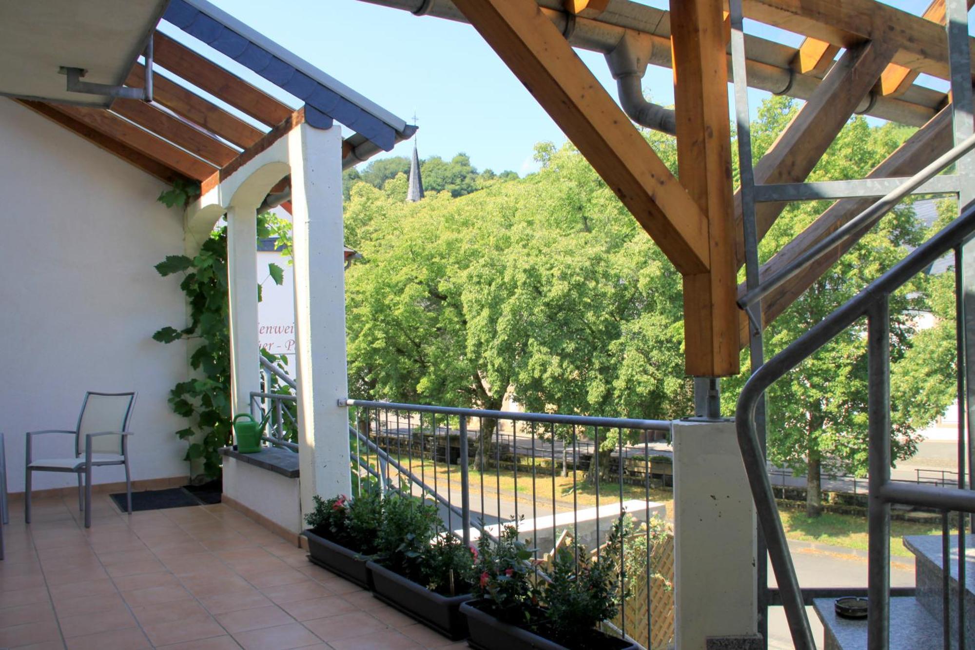 Ferienweingut & Gutsrestaurant Becker Apartment Burgen  Bagian luar foto