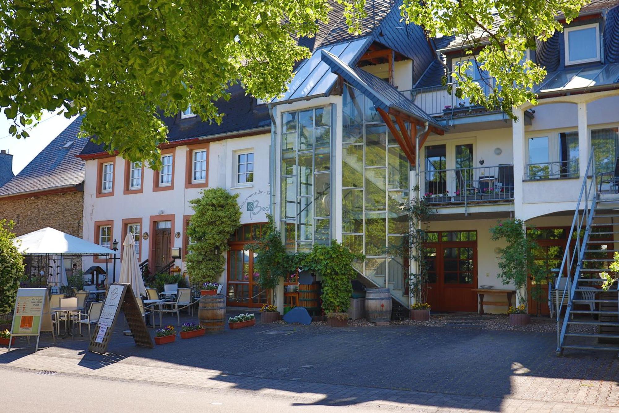 Ferienweingut & Gutsrestaurant Becker Apartment Burgen  Bagian luar foto