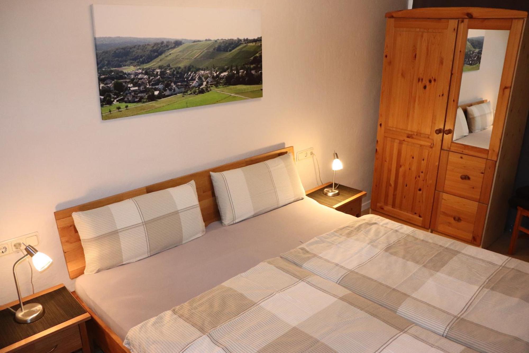 Ferienweingut & Gutsrestaurant Becker Apartment Burgen  Bagian luar foto