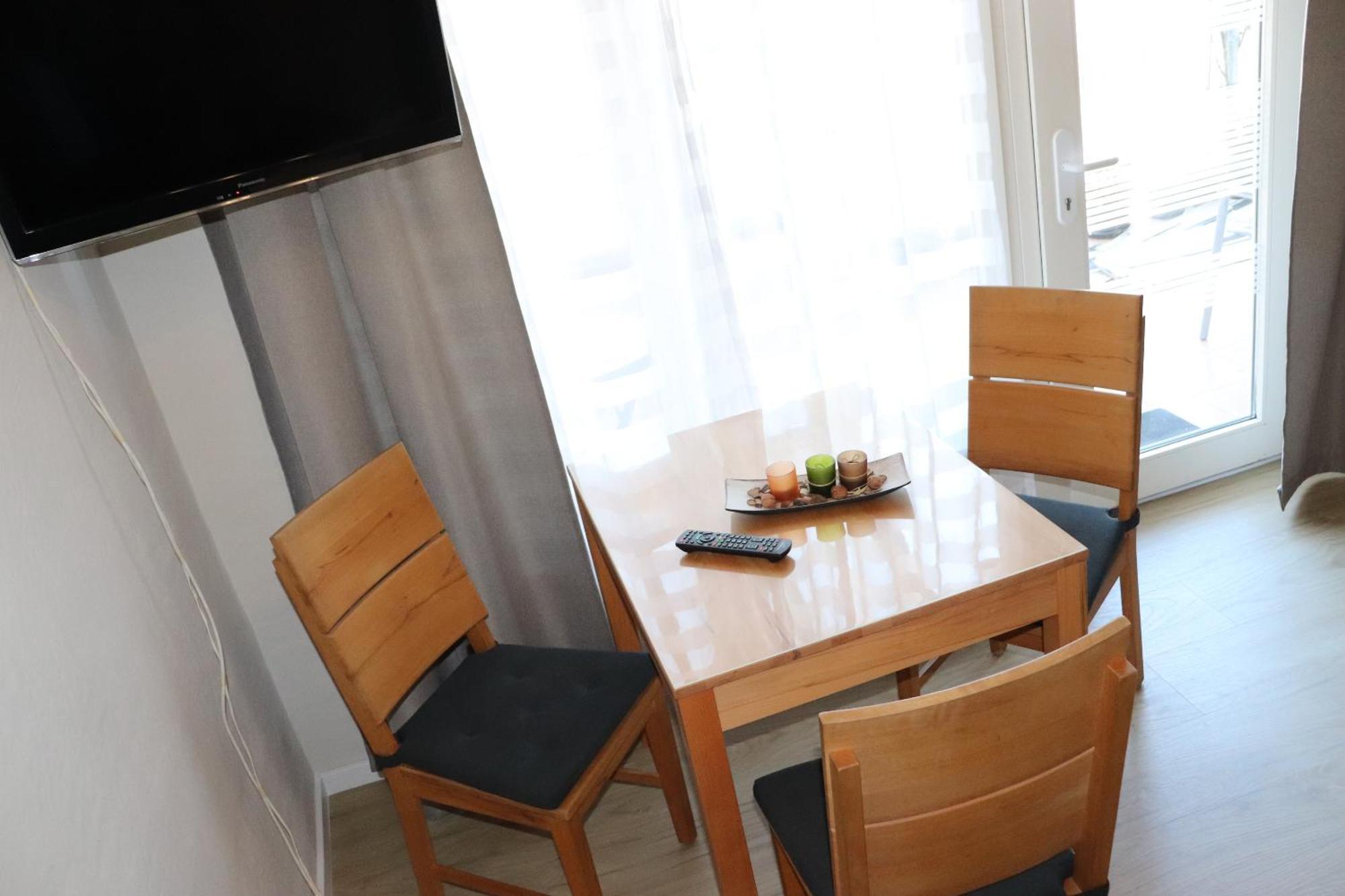 Ferienweingut & Gutsrestaurant Becker Apartment Burgen  Bagian luar foto